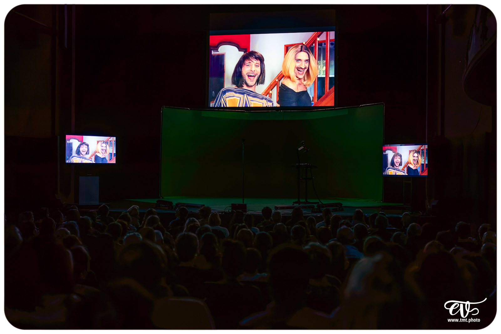 DYSTOPIA (UN POYO ROYO)